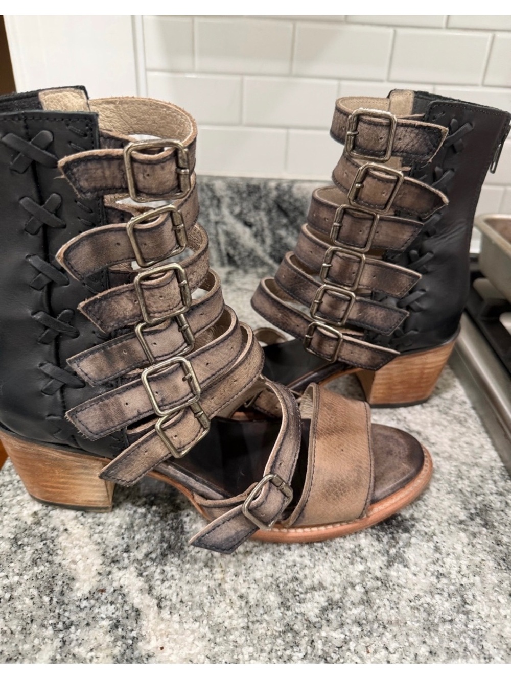 Freebird Country Leather Strappy Buckle Block Heel Sandals EUC 9